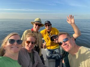 Megan Boone Instagram - Whale watching off the coast of NYC with the @riverkeeper community whose work helps make all of this possible (give the second slide some time. It’ll be worth it) 🐋