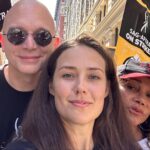 Megan Boone Instagram - This is what it’s all about. Thanks for how much I love seeing you all on and off screen. #michaelaronov @fionadourif @hishamtawfiq @michaelcerveris @daphnerubinvega @clintonbphotography @lukashassel @lookihere @t.cooper.4 @ddlovejoy @max.casella @david_e_harrison #theblacklist actors picket for residual payments from streaming. #sagaftra #unionstrong @sagaftra