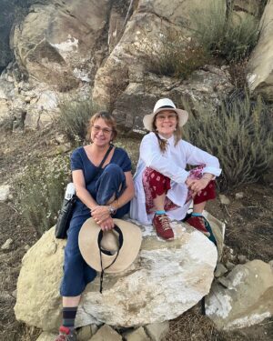 Megan Follows Instagram - Went for a wonderful hike guided by Lanny Kaufer. So happy to be with @samantha__marjorie in Ojai CA learning about native plants and watching the moon rise.  #fullmoon #ojai #sisters