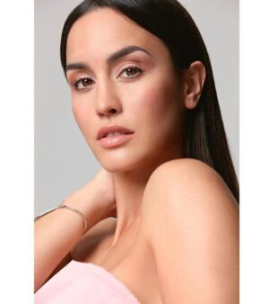 Megan Montaner Instagram - By @hervasarcher 📸 para @dior & @marieclaire_es #actress #hbomax #30monedas #diorbeauty #dior ✨