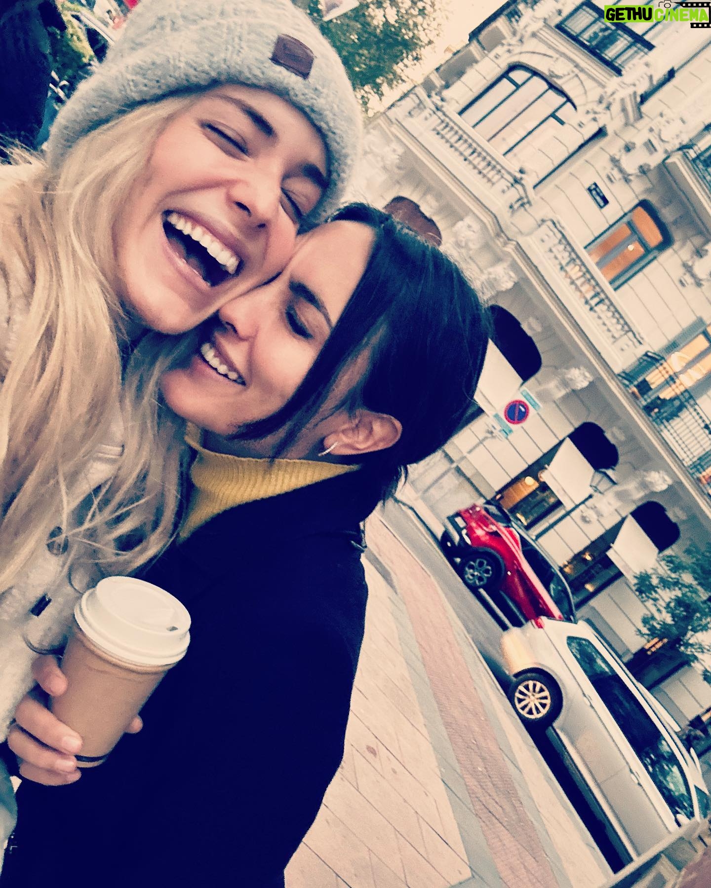 Megan Montaner - 12.1K Likes - Vuelve YA @alex_onieva ! 👯♀️