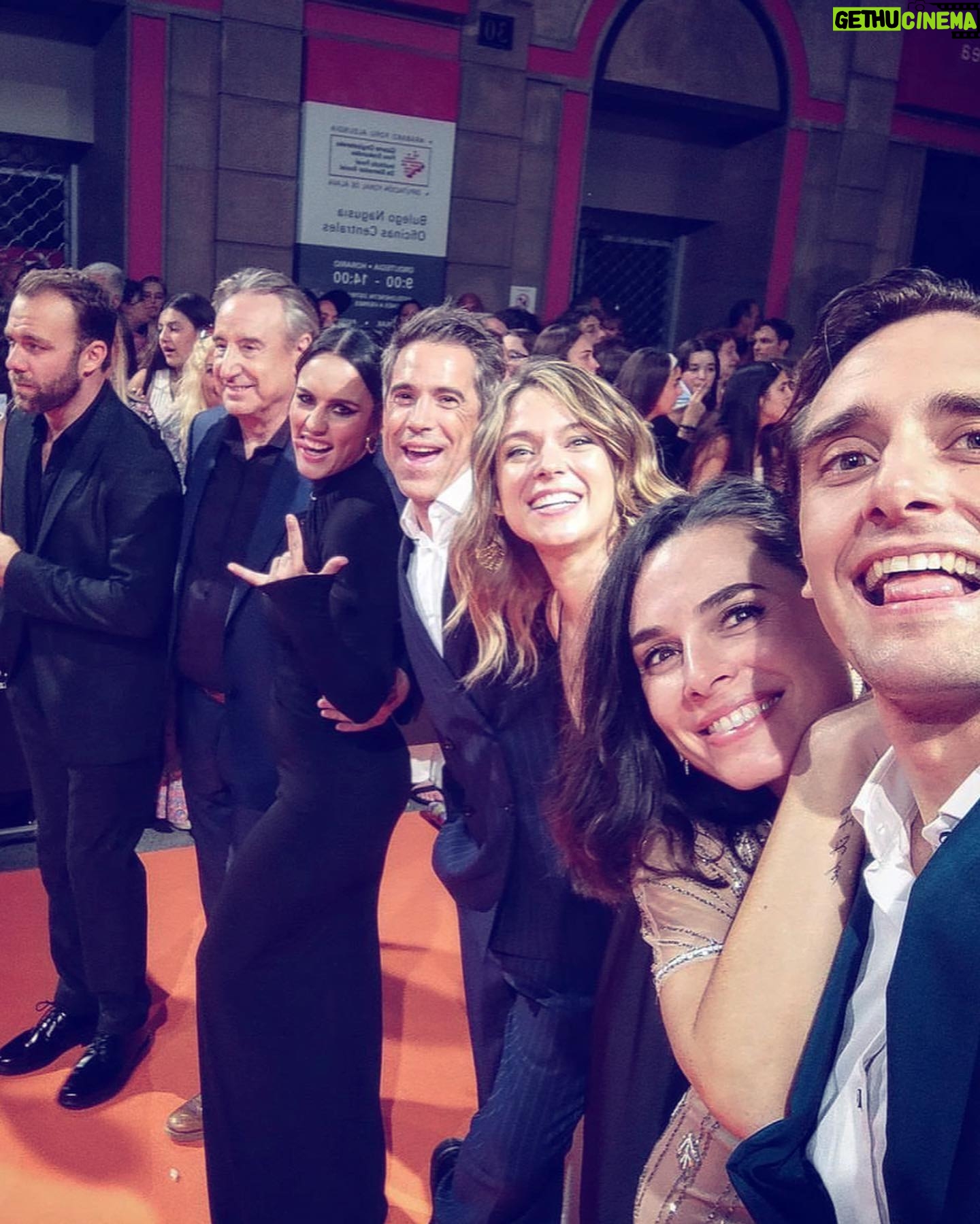 Megan Montaner - 12.5K Likes - Ayer pasaron muchas cosas✨✨
Presentación de @entretierraslaserie 🍇
Gracias @festval_oficial 🧡