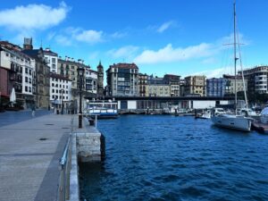 Megan Montaner Instagram - Qué lugar… ♥️♥️♥️ #SanSebastián 🎬
