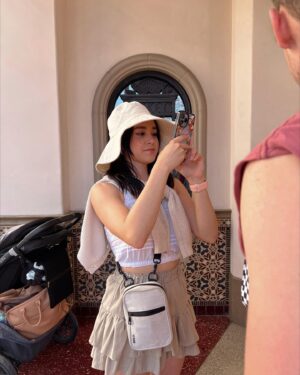 Megan Nicole Instagram - disney adult 🐭