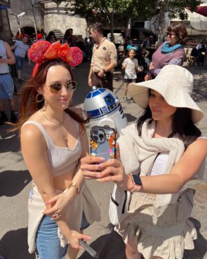 Megan Nicole Instagram - disney adult 🐭