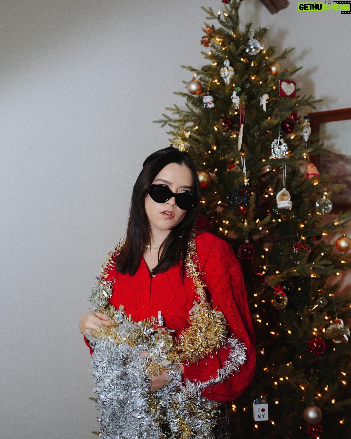Megan Nicole Instagram - happy december🎄I took all of my old holiday singles and compiled them onto one album for you added a new acoustic version of We Wish You a Merry Christmas 🎁 go stream Songs Of Christmas Past! (and all my holiday songs because it’s officially time 🎅🏻)