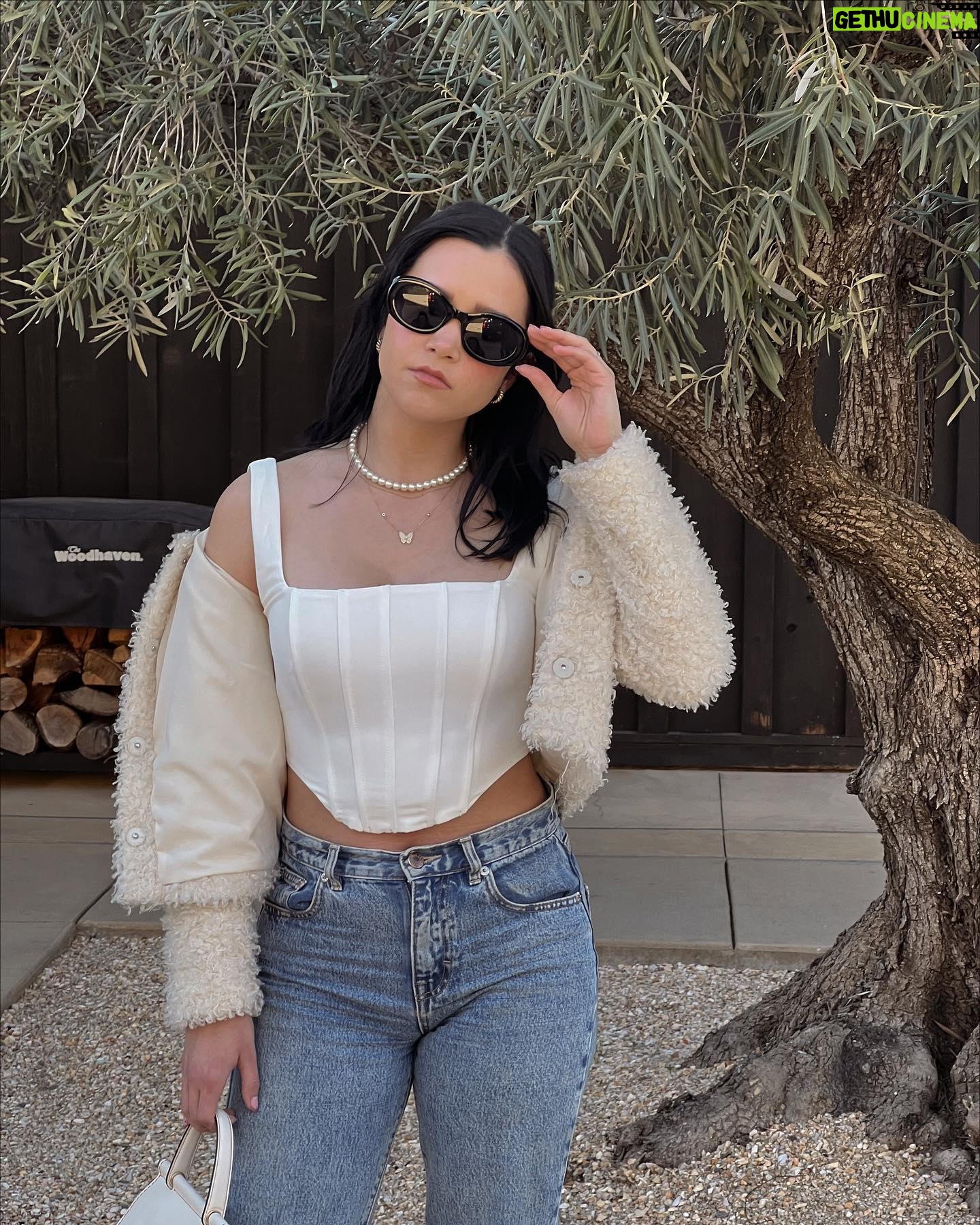 Megan Nicole Instagram - oh btw cut my hair, pulled off surprising my sister in CA for her bday, ate some yummy food, saw some pretty places…it’s been a good week🤍