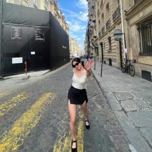 Megan Nicole Instagram - Are you happy to be in Paris?

oui🇫🇷