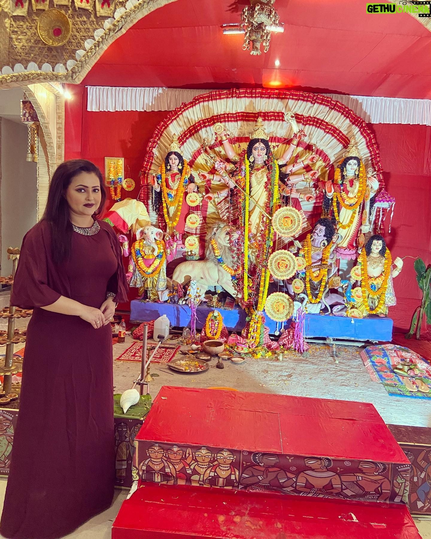 Megha Ghosh - 7.8K Likes - 𝗛𝗼𝗽𝗲 𝗘𝘃𝗲𝗿𝘆𝗼𝗻𝗲’𝘀 𝗗𝘂𝗿𝗴𝗮 𝗣𝘂𝗷𝗮 𝗪𝗲𝗻𝘁 𝗪𝗲𝗹𝗹.. 𝗛𝗲𝗿𝗲’𝘀 𝗠𝘆 𝗦𝗮𝗽𝘁𝗮𝗺𝗶 𝗗𝗮𝘆 𝗣𝗶𝗰.. 𝗠𝗮𝘆 𝗠𝗮𝗮 𝗗𝘂𝗿𝗴𝗮 𝗞𝗲𝗲𝗽 𝗦𝗵𝗼𝘄𝗲𝗿𝗶𝗻𝗴 𝗛𝗲𝗿 𝗕𝗹𝗲𝘀𝘀𝗶𝗻𝗴𝘀 𝗢𝗻 𝗨𝘀 🙏🌸🪔.
*
*
*
*
*
*
*
*
*
*
*
*
*
*
*
*
*
#kolkatagirl #kolkatagirl💃❤️ #kolkataphotography #kolkatablogger #kolkatabuzz #kolkatablogger #kolkata_igers #kolkatacity #kolkatasutra #kolkatafashion #kolkatafashionblogger #kolkatafashionmodel #kolkatalove #kolkatagram❤ #kolkatamodels #kolkataactor #bengali #bengaligirl❤️ #bonggirl #bongbeauties #bonglife #bongcrush #bongqueen #bonglove #bongcalcutta #calcuttacanvas #calcuttainstagrammers #bengalipride ❤️ #MeghaGhosh ♥️♥️♥️.