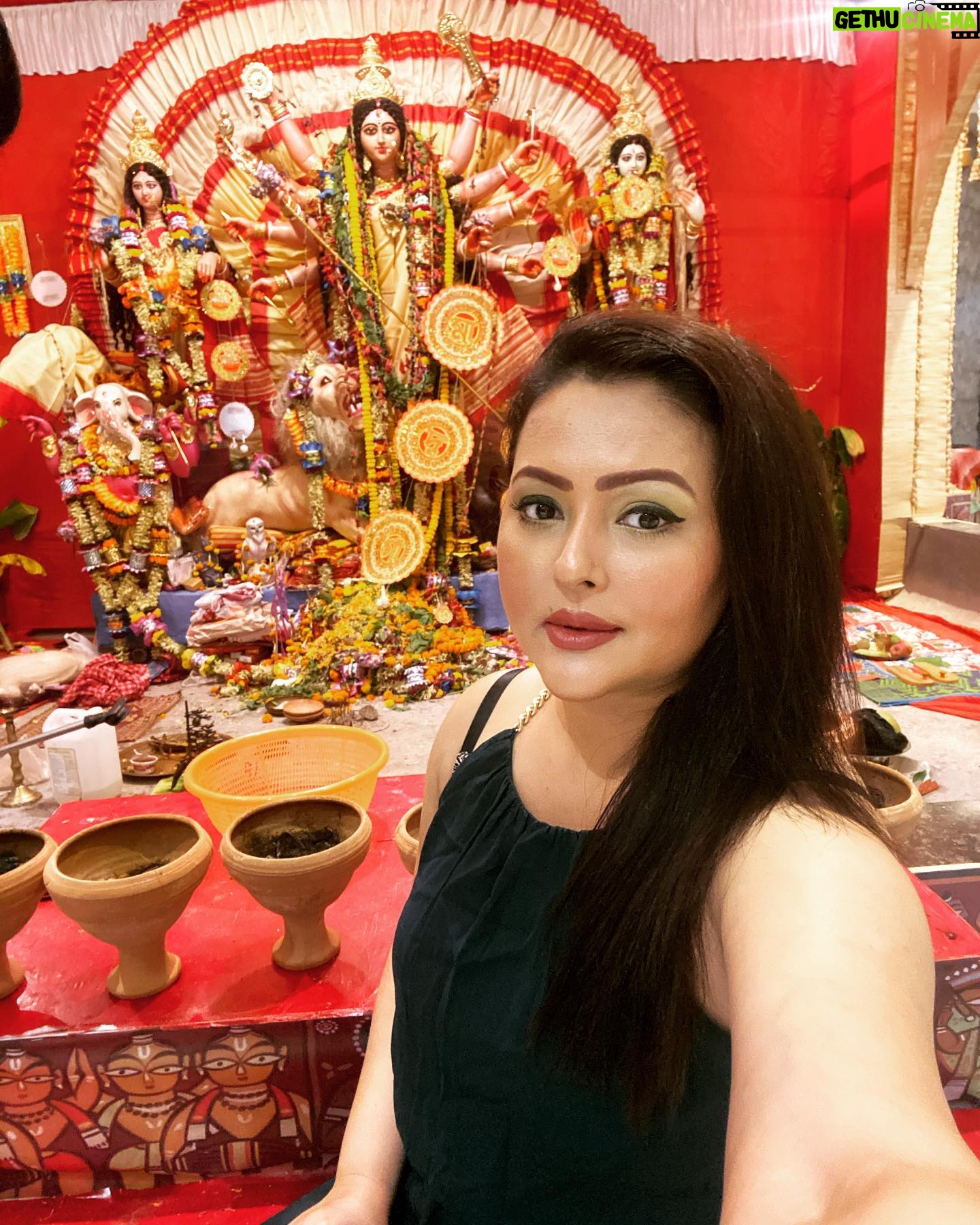 Megha Ghosh - 8.6K Likes - 𝗛𝗮𝗽𝗽𝘆 𝗗𝗵𝗮𝗻𝘁𝗲𝗿𝗮𝘀 𝗧𝗼 𝗔𝗹𝗹 🪔.
*
*
*
*
*
#kolkata #kolkatadiaries #kolkatadurgapuja #kolkataphotography #kolkatablogger #kolkatagirl #kolkatagirls #kolkataactor #kolkatamodels #kolkatafashionblogger #kolkatagram #kolkatacelebrity #kolkatainfluencer #kolkatafashionphotography #kolkatadurgapuja2022 #meghaghosh 💙💙💙