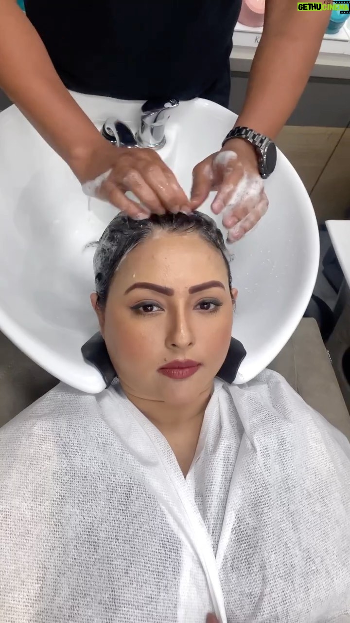 Megha Ghosh - 13.8K Likes - “𝗕𝗶𝗰𝗵𝗮𝗿𝗸𝗲 𝗔𝗮𝗷 𝗥𝗼 𝗗𝗶𝘆𝗲 𝗛𝗮𝗶 𝗡𝗮𝗶𝗻𝗮”💔 #NoFilter!
𝗧𝗼𝗱𝗮𝘆 𝗜’𝗺 𝗩𝗲𝗿𝘆 𝗛𝗮𝗽𝗽𝘆 💃💃💃. 𝗜 𝘄𝘀 𝗟𝗼𝗼𝗸𝗶𝗻𝗴 𝗙𝗼𝗿 𝗔 𝗦𝗼𝗳𝘁 𝗦𝗼𝗻𝗴 𝗙𝗼𝗿 𝗧𝗵𝗶𝘀 𝗩𝗶𝗱𝗲𝗼 𝗮𝗻𝗱 𝘄𝘀 𝗻𝗼𝘁 𝗚𝗲𝘁𝘁𝗶𝗻𝗴 𝗔 𝗦𝘂𝗶𝘁𝗮𝗯𝗹𝗲 𝗢𝗻𝗲, 𝘄𝘀 𝗤𝘂𝗶𝘁𝗲 𝗶𝗻𝘁𝗼 𝗧𝗵𝗶𝗻𝗸𝗶𝗻𝗴! 𝗧𝗵𝗲𝗻 𝗔𝗿𝗼𝘂𝗻𝗱 𝟱𝗽𝗺 𝗦𝘂𝗱𝗱𝗲𝗻𝗹𝘆 𝗧𝗵𝗶𝘀 𝗦𝗼𝗻𝗴 𝗖𝗮𝗺𝗲 𝗶𝗻𝘁𝗼 𝗠𝘆 𝗠𝗶𝗻𝗱 𝗢𝘂𝘁 𝗢𝗳 𝗡𝗼𝘄𝗲𝗿! 𝗗𝗼𝗻𝘁 𝗸𝗻𝗼𝘄 𝗪𝗵𝘆 𝗕𝘂𝘁 𝗜 𝗙𝗲𝗲𝗹 𝗜𝘁’𝘀 𝗠𝘆 𝗣𝗮𝗽𝗮 𝗪𝗵𝗼 𝗦𝗲𝗻𝘁 𝗧𝗵𝗶𝘀 𝗜𝗱𝗲𝗮!! 𝗪𝗲 𝗔𝗹𝗹 𝗞𝗻𝗼𝘄 𝗗𝗮𝗻𝗴𝗮𝗹 𝗦𝘁𝗼𝗿𝘆𝗹𝗶𝗻𝗲! 𝗠𝘆 𝗚𝘂𝗮𝗿𝗱𝗶𝗮𝗻 𝗔𝗻𝗴𝗲𝗹 𝗶𝘀 𝗖𝗼𝗻𝗻𝗲𝗰𝘁𝗶𝗻𝗴 𝗪𝗶𝘁𝗵 𝗠𝗲😘😘😘🙏🙏. 𝗜 𝗱𝗼𝗻’𝘁 𝗡𝗲𝗲𝗱 𝗔𝗻𝘆𝘁𝗵𝗶𝗻𝗴 𝗘𝗹𝘀𝗲 𝗶𝗻 𝗟𝗶𝗳𝗲. 𝗗𝗵𝗶𝗻𝗸𝗮𝗖𝗵𝗶𝗸𝗮 💃💃💃
🌸🌼🌸🌼𝗠𝗶𝘀𝘀 𝗬𝗼𝘂 𝗣𝗮𝗽𝗮🌼🌸🌼🌸😞💔
𝐇a𝐢r C𝐮t 💇♀️ @enrichbeauty 𝐀n𝐝h𝐞r𝐢 𝐖e𝐬t, 𝐌u𝐦b𝐚i.
✵
✵
✵
✵
✵
✵
✵
#haircut #hairstyles #hairdresser #odisha #odisha_igers #odishagram #kolkatareels #kolkatareels❤️❤️❤️ #kolkataphotography #kolkatafashionblogger #kolkatamodel #kolkatablogger #kolkatabloggerstyle😍❤️ #bengali #bengalifood #bengalicuisine #bengalifoodblogger #kolkatasutra #kolkatadiaries #MeghaGhosh 💔