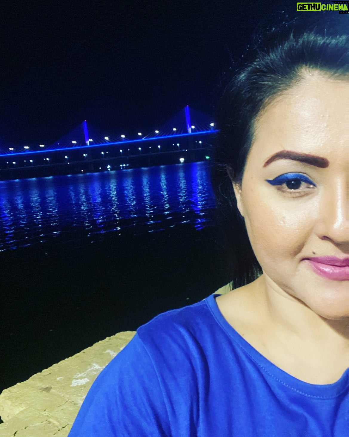 Megha Ghosh - 7.1K Likes - 𝗪𝗲𝗻 𝗣𝘂𝗻𝗷𝗶𝗺 𝗙𝗹𝘆𝗼𝘃𝗲𝗿 𝗟𝗶𝗴𝗵𝘁’𝘀 𝗖𝗼𝗹𝗼𝗿 𝗠𝗮𝘁𝗰𝗵𝗲𝘀 𝗬𝗼𝘂𝗿 𝗧-𝘀𝗵𝗶𝗿𝘁 & 𝗘𝘆𝗲𝗟𝗶𝗻𝗲𝗿 𝗖𝗼𝗹𝗼𝗿 𝗬𝗼𝘂 𝗚𝗼𝘁𝘁𝗮 𝗧𝗮𝗸𝗲 𝗮 𝗦𝗲𝗹𝗳𝗶𝗲 🤳!! 🫐🫐
🌸🌼🌸🌼𝗠𝗶𝘀𝘀 𝗬𝗼𝘂 𝗣𝗮𝗽𝗮🌼🌸🌼🌸😞💔
✵
✵
✵
✵
✵
✵
✵
#odisha #odisha_igers #odishagram #kolkatareels #kolkatareels❤️❤️❤️ #kolkataphotography #kolkatafashionblogger #kolkatamodel #kolkatablogger #kolkatabloggerstyle😍❤️ #bengali #bengalifood #bengalicuisine #bengalifoodblogger #kolkatasutra #kolkatadiaries #MeghaGhosh 💔