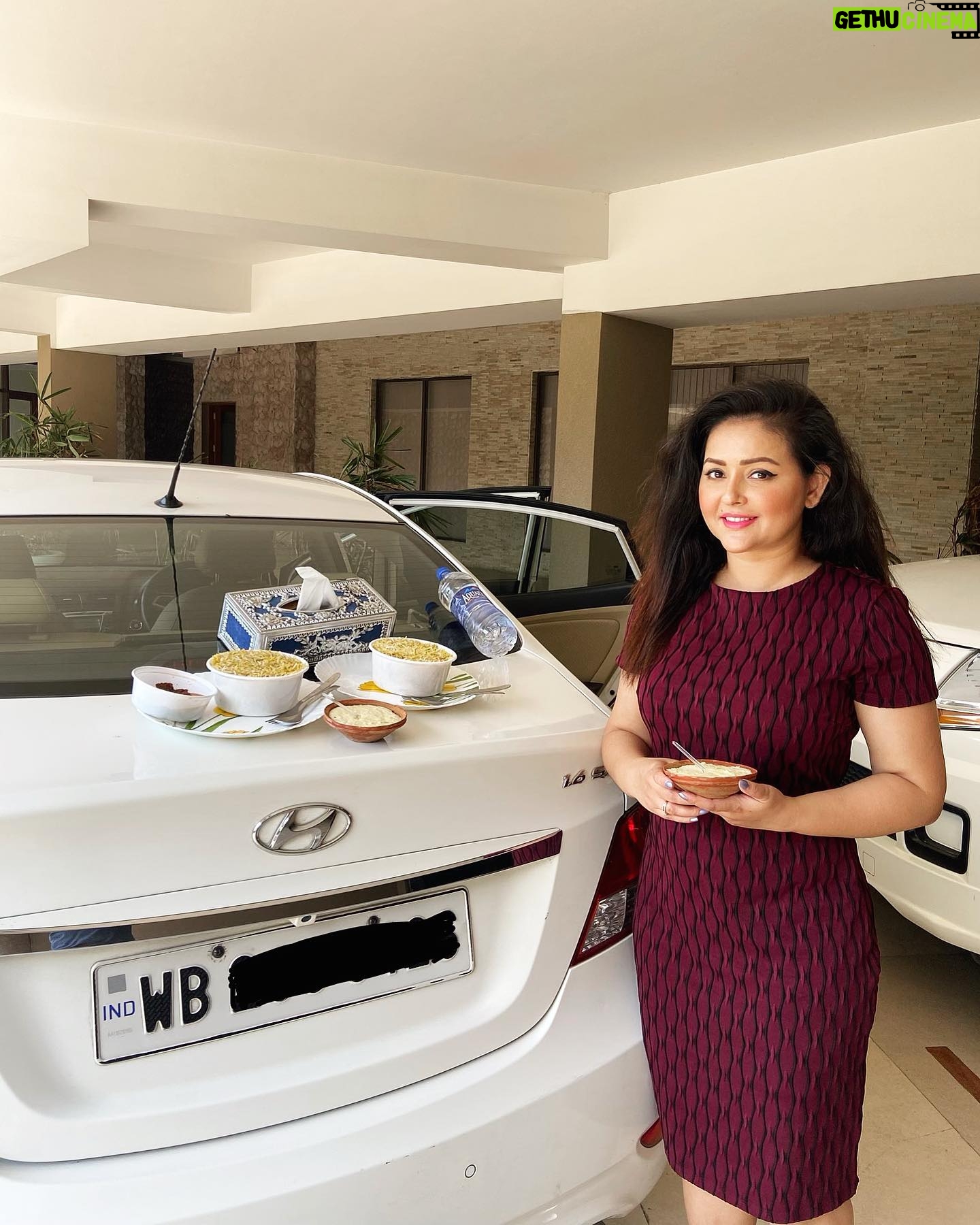 Megha Ghosh - 8.1K Likes - 𝗧𝗵𝗶𝘀 𝗣𝗶𝗰 𝘄𝘀 𝗧𝗮𝗸𝗲𝗻 𝗕𝗮𝗰𝗸 𝗶𝗻 𝟮𝟬𝟮𝟬 𝗗𝘂𝗿𝗶𝗻𝗴 𝟭𝘀𝘁 𝗟𝗼𝗰𝗸𝗱𝗼𝘄𝗻,𝗪𝗲𝗻 𝗚𝘂𝗲𝘀𝘁 𝘄𝗲𝗿𝗲 𝗻𝗼𝘁 𝗔𝗹𝗹𝗼𝘄𝗲𝗱 𝗨𝗽𝘀𝘁𝗮𝗶𝗿𝘀 & 𝗥𝗲𝘀𝘁𝗮𝘂𝗿𝗮𝗻𝘁𝘀 𝗵𝗮𝗱 𝗼𝗻𝗹𝘆 𝗧𝗮𝗸𝗲 𝗮𝘄𝗮𝘆 𝗦𝗲𝗿𝘃𝗶𝗰𝗲 𝗢𝗻! 𝗦𝗼 𝗠𝘆 𝗙𝗿𝗶𝗲𝗻𝗱 & 𝗜 𝗵𝗮𝗱 𝗧𝗵𝗶𝘀 𝗨𝗻𝗱𝗲𝗿 𝗦𝗸𝘆 𝗟𝘂𝗻𝗰𝗵! 𝗧𝗵𝗼𝘀𝗲 𝘄𝗲𝗿𝗲 𝗧𝗵𝗲 𝗗𝗮𝘆𝘀!🙄
𝗙𝗼𝗼𝗱 𝗖𝗼𝘂𝗿𝘁𝗲𝘀𝘆 @_arsalan_biryani_ .
𝗕𝗶𝗿𝗶𝘆𝗮𝗻𝗶,𝗖𝗵𝗮𝗻𝗽 & 𝗙𝗶𝗿𝗻𝗶 😬.
.
.
.
.
.
.
.
.
.
#MeghaGhosh ❤️
