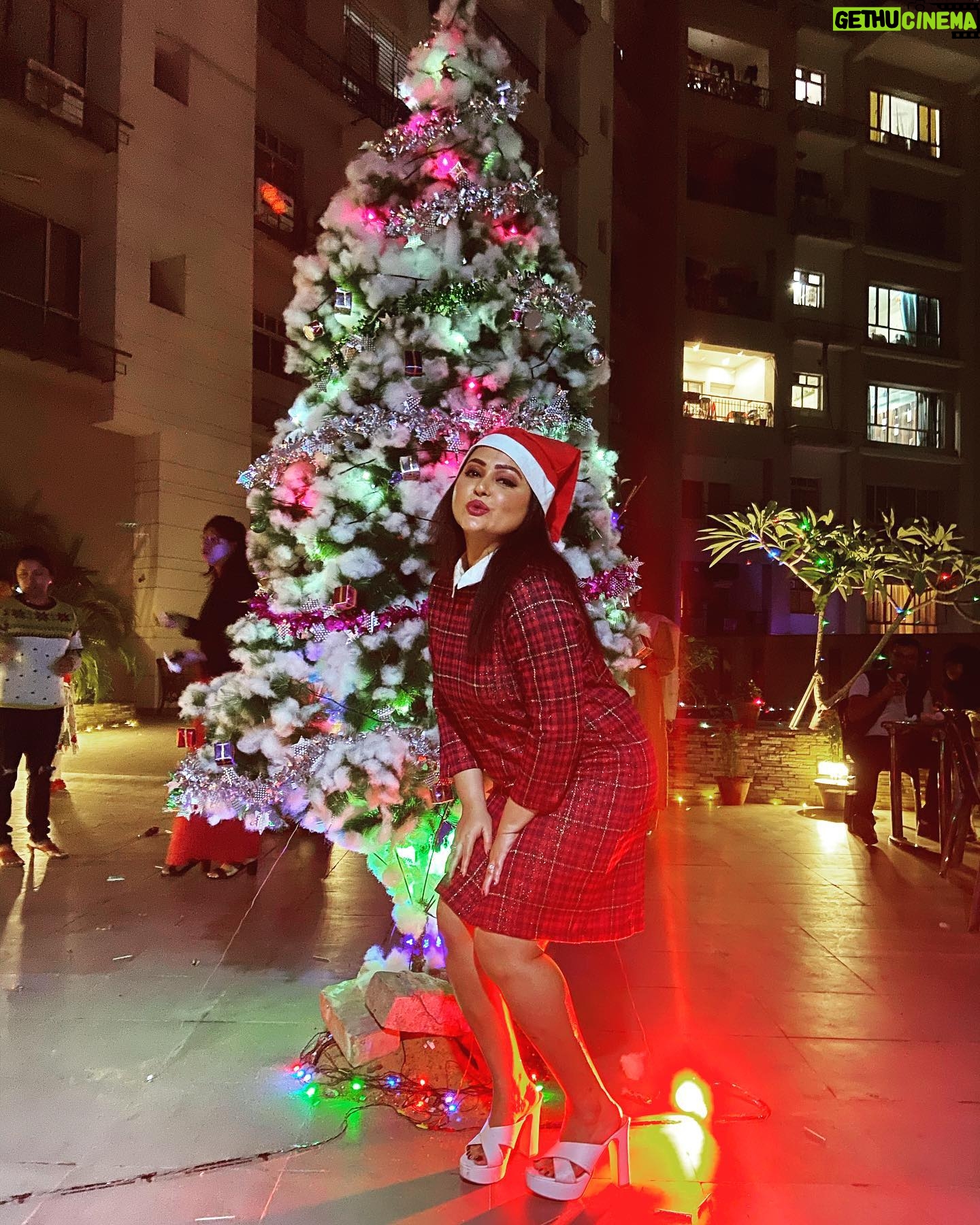 Megha Ghosh - 8.2K Likes - 𝗪𝗶𝘀𝗵𝗶𝗻𝗴 𝗬𝗼𝘂 𝗧𝗵𝗲 𝗦𝗲𝗮𝘀𝗼𝗻 𝗧𝗵𝗮𝘁’𝘀 𝗠𝗲𝗿𝗿𝘆 & 𝗕𝗿𝗶𝗴𝗵𝘁 𝗪𝗶𝘁𝗵 𝗧𝗵𝗲 𝗟𝗶𝗴𝗵𝘁 𝗢𝗳 𝗝𝗲𝘀𝘂𝘀’𝘀 𝗟𝗼𝘃𝗲. 𝗠𝗲𝗿𝗿𝘆 𝗖𝗵𝗿𝗶𝘀𝘁𝗺𝗮𝘀 𝗧𝗼 𝗔𝗹𝗹 𝗠𝘆 𝗜𝗻𝘀𝘁𝗮 𝗙𝗮𝗺𝗶𝗹𝘆 🎄🔔💒🔔🎄