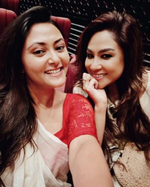 Megha Chowdhury Instagram - Meggzzyy..when I met you , you were a rough rapid..with every passing day you are evolving into a bubbling stream..I wish to witness all the transitioning  seasons of your life .. and I wish you always have the zest to face life as it unfolds for you.. and everytime I see you out doing yourself and embracing challenges, I feel proud. Very proud. I have immense love for you..my blessings will always be with you.. ( my craziness comes with it ) ! 
May you remain as hot and most importantly as humble forever.. 💫💌
The photograph of the three of us, is precious. You are so lucky ..Having a mother like her is such a gift. Please give her a biiig hug from me !
.
.
.
.
 #instapost #potd #1 #friendship #instagram #insgood #instafit #carouselpost #instamusic #chandreyeeghosh #official_chandreyee_ghosh