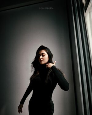 Megha Chowdhury Instagram - Megha at the January Storm Workshop

For the BTS video of this workshop or my other unseen work, visit https://www.patreon.com/stormsen
#theesotericrealist #fashionphotography #portraiture #fineartphotography #stormworkshop
