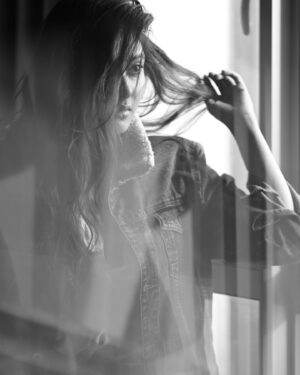 Megha Chowdhury Instagram - Cold, lil 🖤 
 @siladitya_dutta x @bipradip_chakraborty 🌸