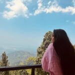 Megha Daw Instagram - The Mountain Therapy🩶 📸 @sengupta__raima 💫 #mountains #weather #meghadaw #pahad #instagood