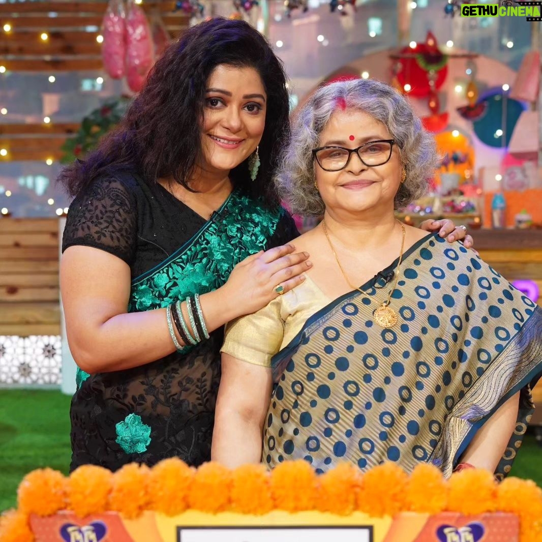 Megha Daw - 8.8K Likes - প্রিয় অভিনেত্রীদের বাড়ির খবর আর হাঁড়ির খবর জানাবে তাদের মায়েরা!
দেখুন #DidiNo1 আজ @ 5:00pm শুধুমাত্র #ZeeBangla-র পর্দায়।