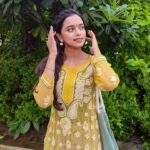 Megha Ray Instagram - Would love for this weather to continue all year long 🌿 Have a lovely rainy weekend! Will go ahead and enjoy some more walks in the rain 💛 #monsoonlover #mumbairains #greenmumbai