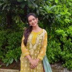 Megha Ray Instagram - Would love for this weather to continue all year long 🌿 Have a lovely rainy weekend! Will go ahead and enjoy some more walks in the rain 💛 #monsoonlover #mumbairains #greenmumbai