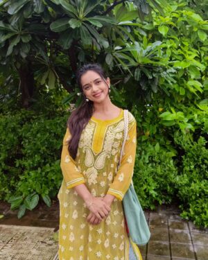Megha Ray Instagram - Would love for this weather to continue all year long 🌿

Have a lovely rainy weekend!
Will go ahead and enjoy some more walks in the rain 💛

#monsoonlover #mumbairains #greenmumbai
