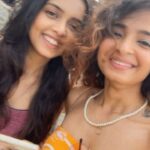 Megha Ray Instagram - And I looveeed the "Vaatavaran" of this yacht ⛵🌊 Mumbai is known for its seacoast and it is crazy how rarely we find the time to be there! Had a great evening letting the sea breeze wash away all my blues. Thanks to the star of the evening @berna_winenfood and always such a great time with my gorgeous girl @bhaktidmaniar ✨ #girlsdayout #yachtparty #sunset #sealovers #sunsetlovers #summerparty