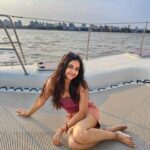 Megha Ray Instagram - And I looveeed the "Vaatavaran" of this yacht ⛵🌊 Mumbai is known for its seacoast and it is crazy how rarely we find the time to be there! Had a great evening letting the sea breeze wash away all my blues. Thanks to the star of the evening @berna_winenfood and always such a great time with my gorgeous girl @bhaktidmaniar ✨ #girlsdayout #yachtparty #sunset #sealovers #sunsetlovers #summerparty