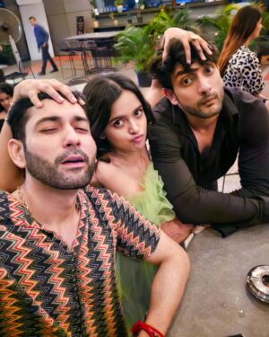 Megha Ray Instagram - I love you my crazies 🤪

Sudden plans are always the best. Thank you for making my day awesomeee 💚

#lastNight #celebrations #Impromptu