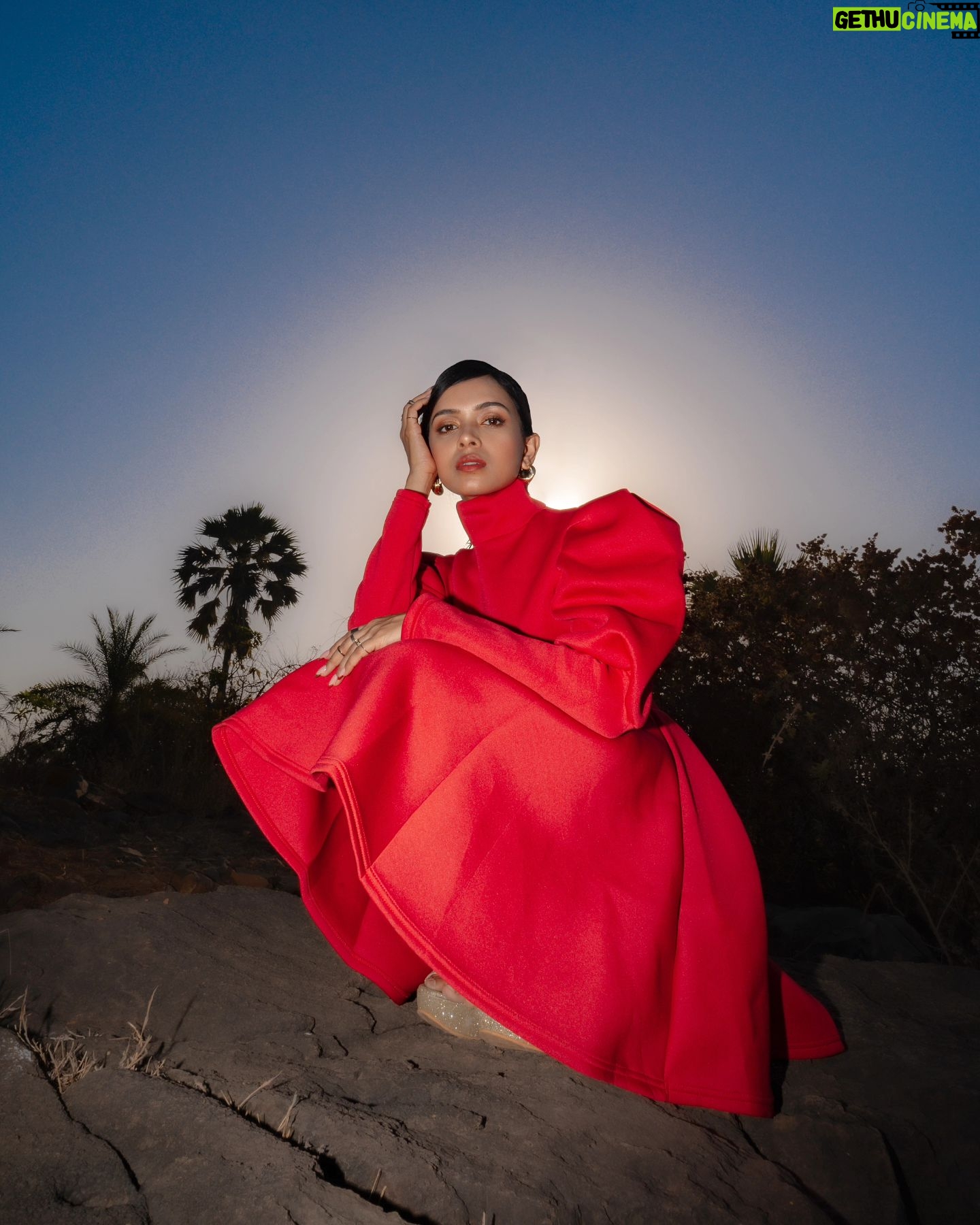 Megha Ray Instagram - I could say this is a magazine cover photoshoot, no?💅🏻 Had been in my head since February. Finally happened! A blog post and BTS vlog coming your way soonest ✨ Photography by the super talented @sushant.junnarkar 🌹 #fashionstatement #littlereddress #fashionphotography #reddress #colourpop #paintthetownred #indianfashionblogger #ruffledress #magazineeditorial #magazinecover #fadhioneditorial #colorpalette #constrast #blueaesthetic #redaesthetic #indianblogger #indianactor #creativephotoshoot #redcarpetfashion