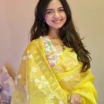 Megha Ray Instagram - Light 🪔 Life itself is light. I wish that you discover your purpose and find the light within you ✨ शुभ दीपावली! #Diwali2023 #diwalilook