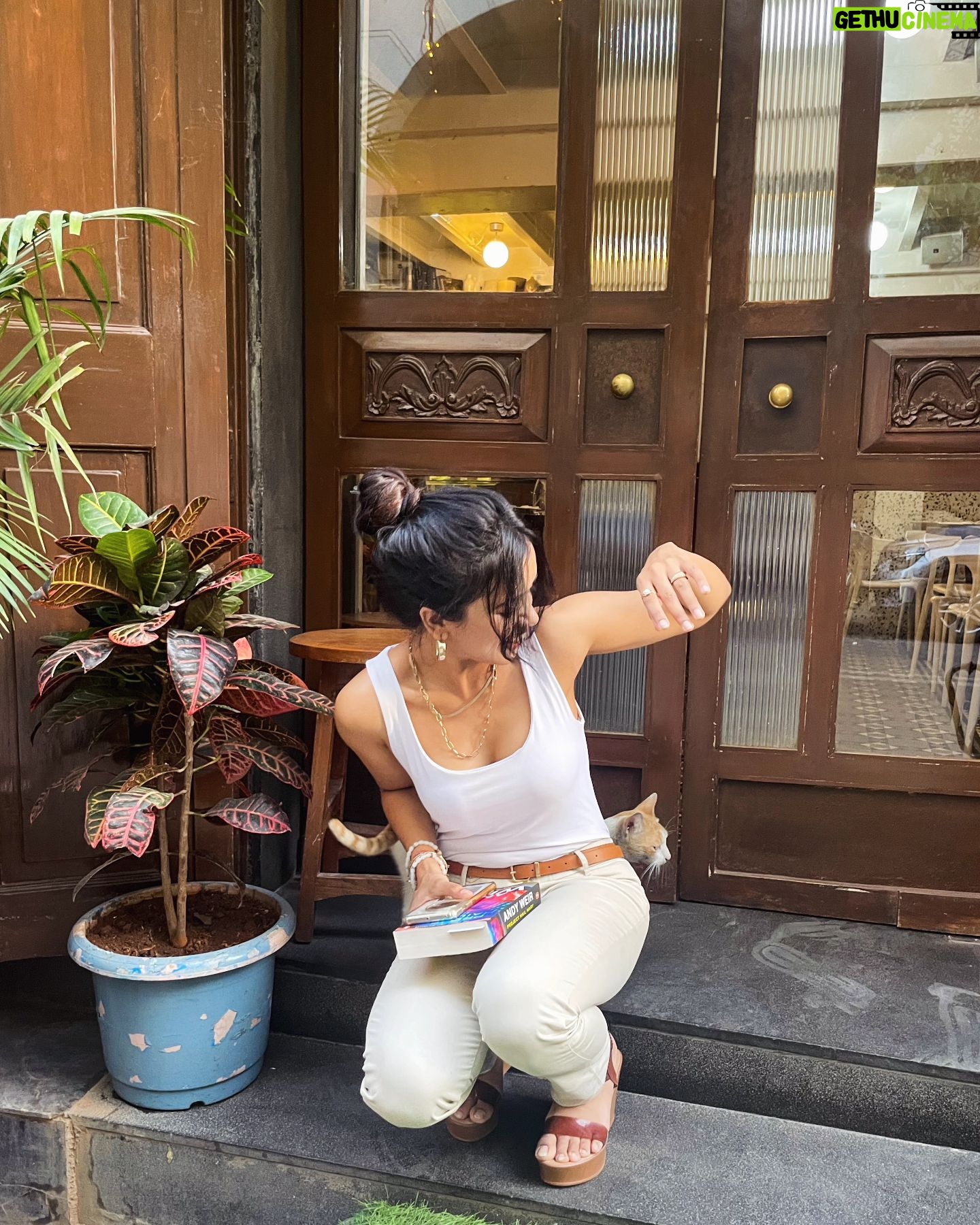Megha Ray Instagram - A quaint café, great coffee, delicious french toast, cute cats, books, art and brilliant company - what could possibly go wrong? What a lovely afternoon I had with my loveliest @bhaktidmaniar 🤍 We just went with the flow :) I'm so glad my female friends make sure I have some pictures on a day out. #coffeeandbooks #cafelife #catsandcoffee lol.