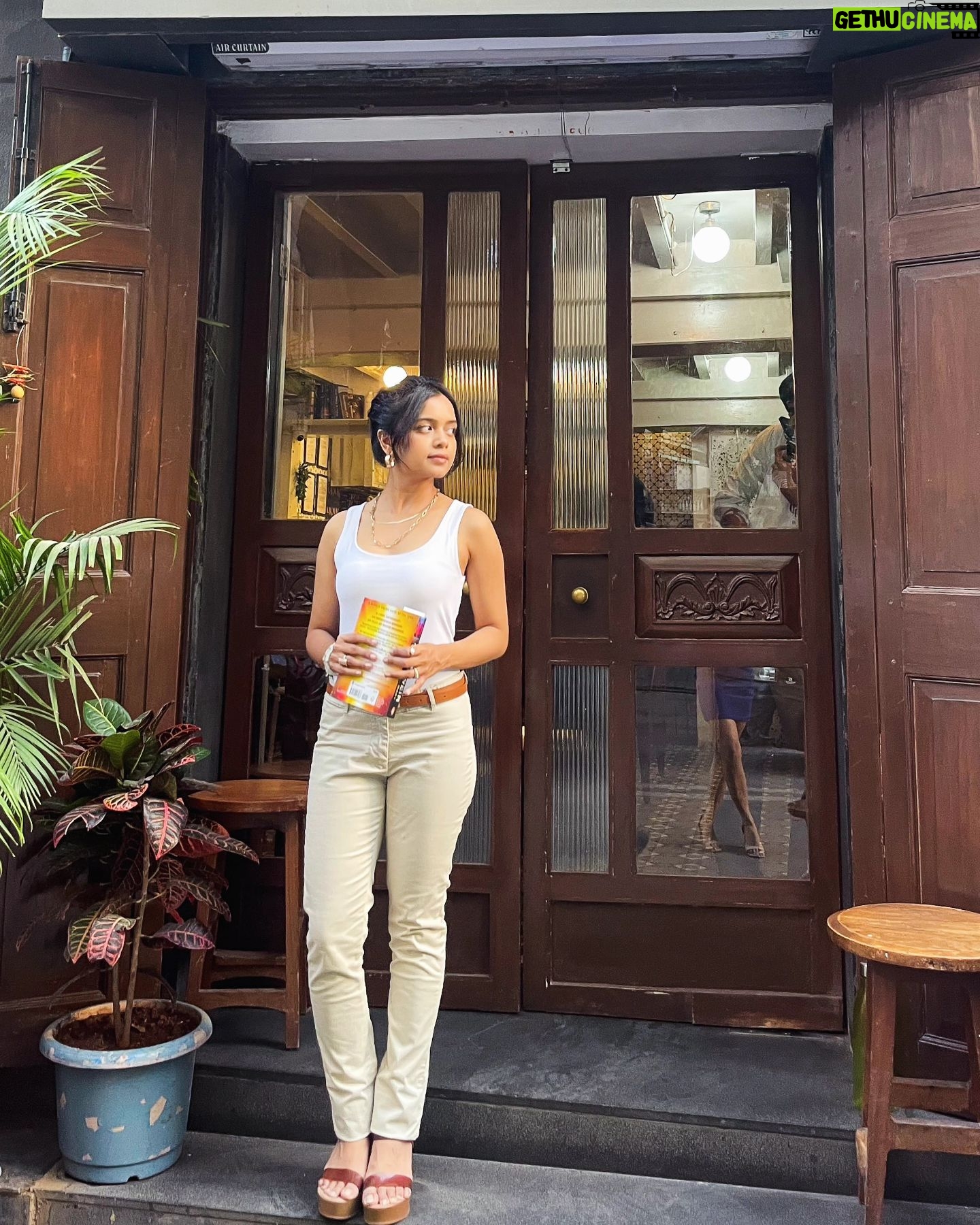 Megha Ray Instagram - A quaint café, great coffee, delicious french toast, cute cats, books, art and brilliant company - what could possibly go wrong? What a lovely afternoon I had with my loveliest @bhaktidmaniar 🤍 We just went with the flow :) I'm so glad my female friends make sure I have some pictures on a day out. #coffeeandbooks #cafelife #catsandcoffee lol.