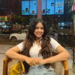 Megha Ray Instagram - 🌧️ ☕ = 🫶🏼 Garma garam samose with adarak wali chai... OHO HO 🫠 Chai date with mumma @sujata.ray.47 #monsoon #chailover #besttimeoftheyear