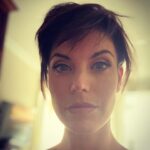 Meghan Ory Instagram - Uhoh. So this is just pulled back but now I want short hair again…..😬 @johnny_reardon_ @hallieemma #chopit ?