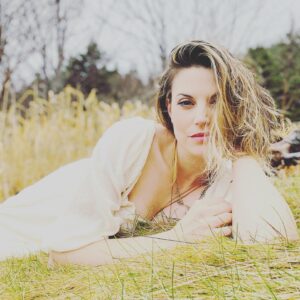 Meghan Ory Instagram - I was dreaming of a snowy Christmas....I take it back! #winter