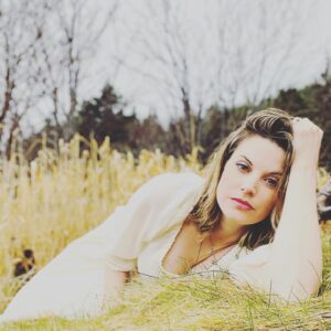 Meghan Ory Instagram - I was dreaming of a snowy Christmas....I take it back! #winter