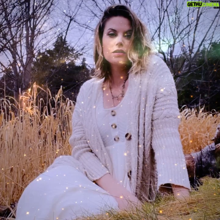 Meghan Ory Instagram - When it was warm....#winter