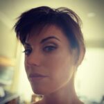 Meghan Ory Instagram - Uhoh. So this is just pulled back but now I want short hair again…..😬 @johnny_reardon_ @hallieemma #chopit ?