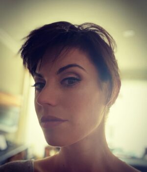Meghan Ory Instagram - Uhoh. So this is just pulled back but now I want short hair again…..😬 @johnny_reardon_ @hallieemma #chopit ?