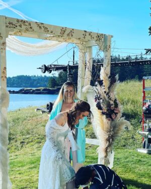 Meghan Ory Instagram - #chesapeakeshores photo dump! Season 5 finale this Sunday on @hallmarkchannel -hard to believe it’s been 5 season (and 6 years-thanks COVID 🤨) with the #o’briens. Who knows if we’ll be back for a season 6 but it has been quite the ride. Thank you everyone involved in making this show sing and my kooky fake family for an especially fun season! Hope the #chessies like the finale! It will keep you on your toes!!
@hallmarkchannel @emilie.ullerup @thelacijmailey @treat.williams2 @barbaraniven @robertearlbuckley @therealbrendan_penny @realandrewfrancis @rosedianeladd  @carlohmarks @phoefsutton @markjordanlegan @brianlross @jessicarsipos @dpaulsonprods
