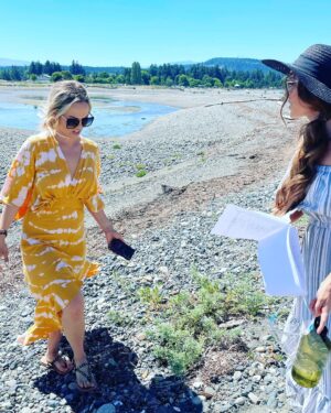 Meghan Ory Instagram - #chesapeakeshores photo dump! Season 5 finale this Sunday on @hallmarkchannel -hard to believe it’s been 5 season (and 6 years-thanks COVID 🤨) with the #o’briens. Who knows if we’ll be back for a season 6 but it has been quite the ride. Thank you everyone involved in making this show sing and my kooky fake family for an especially fun season! Hope the #chessies like the finale! It will keep you on your toes!!
@hallmarkchannel @emilie.ullerup @thelacijmailey @treat.williams2 @barbaraniven @robertearlbuckley @therealbrendan_penny @realandrewfrancis @rosedianeladd  @carlohmarks @phoefsutton @markjordanlegan @brianlross @jessicarsipos @dpaulsonprods