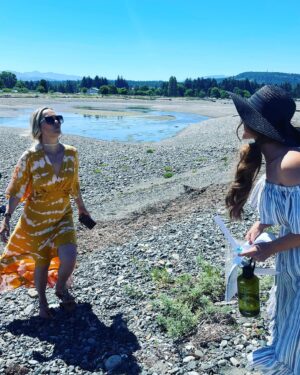Meghan Ory Instagram - #chesapeakeshores photo dump! Season 5 finale this Sunday on @hallmarkchannel -hard to believe it’s been 5 season (and 6 years-thanks COVID 🤨) with the #o’briens. Who knows if we’ll be back for a season 6 but it has been quite the ride. Thank you everyone involved in making this show sing and my kooky fake family for an especially fun season! Hope the #chessies like the finale! It will keep you on your toes!!
@hallmarkchannel @emilie.ullerup @thelacijmailey @treat.williams2 @barbaraniven @robertearlbuckley @therealbrendan_penny @realandrewfrancis @rosedianeladd  @carlohmarks @phoefsutton @markjordanlegan @brianlross @jessicarsipos @dpaulsonprods