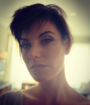 Meghan Ory Instagram - Uhoh. So this is just pulled back but now I want short hair again…..😬 @johnny_reardon_ @hallieemma #chopit ?