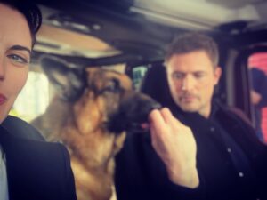 Meghan Ory Instagram - This is the only way I can track down my super busy hubby @johnny_reardon_ —job crash😂 Work wife #diesel and wife wife on #hudsonandrex @hudsonandrex