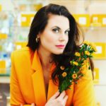 Meghan Ory Instagram - Spring! #mellowyellow #spring #flowers @maggiedixon photo
