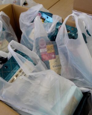 Megumi Instagram - 珠洲市の市長、副市長、NPOカタリバの皆様、金沢レインボープライドの皆様と連携をし、炊き出しと女性支援のため
珠洲市の飯田小学校、飯田高校、蛸島小学校へお邪魔しました。
こちらの避難所は（輪島、七尾など各所状況違います）
現在生活用品などの物資はいき届いていているようですが、
炊き出しはまだスタートしたばかりで、
最近まで、パンやおにぎりばかりを食べられていたそうです😢
（カップラーメンの物資が多すぎて余ったいるようでした）
またお水を自由に使えない事や、食べ物の偏りなどで、女性の皆さんは肌荒れで悩まれている方も沢山いらっしゃいました。
以上ののような話を事前に伺い、
化粧品のお届けと避難所で出来る運動や美容の講座
温かい食べ物の炊き出しをさせて頂きました。
皆さんの笑顔が垣間見れ、美容は、やはり気持ちを前向きにしてくれるツールだと改めて感じました。
またカタリバの皆さんは、いち早く現地入りされ、
避難所のお母さんと子供達の支援をずっとされています。
カタリバさんの活動チェック、寄付なども是非お願いします。

また今回お世話になった　@goncierge さんは、
民間の方の人道支援、物資の受け入れサイトをいち早く制作してくれましたので、こちらも合わせて
サイトを見て頂けたら嬉しいです。
今回一緒に動いてくれた皆さんありがとうございました！
また２つ返事で支援物資の提供をして下さった
ブランドの皆さんありがとうございました。
皆さん本当に喜んでいました。

この活動は暫く続けますので、物資提供可能なブランドさんは私の事務所kickyまでメール頂けましたら助かります。

石川の皆さん、復興まで応援します！
また伺います☺️🙏　

#ルルルンパック
#イングリウッド
#LION
#ESTEE LAUDER
#trilogy
#PEACHJOHN
#DUO
#ARIGATO
#kose
#environ
#meeth
#revi
#RebyReinest
#Medicube
#nerorharb
#BIODERMA
#Forganics
#kiyomekou
#maroa
#モイストルーツ
#mimoret 
#malebranche

↑他企業の皆様支援物資のご協力ありがとうございます