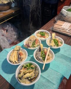 Megumi Instagram - 珠洲市の市長、副市長、NPOカタリバの皆様、金沢レインボープライドの皆様と連携をし、炊き出しと女性支援のため 珠洲市の飯田小学校、飯田高校、蛸島小学校へお邪魔しました。 こちらの避難所は（輪島、七尾など各所状況違います） 現在生活用品などの物資はいき届いていているようですが、 炊き出しはまだスタートしたばかりで、 最近まで、パンやおにぎりばかりを食べられていたそうです😢 （カップラーメンの物資が多すぎて余ったいるようでした） またお水を自由に使えない事や、食べ物の偏りなどで、女性の皆さんは肌荒れで悩まれている方も沢山いらっしゃいました。 以上ののような話を事前に伺い、 化粧品のお届けと避難所で出来る運動や美容の講座 温かい食べ物の炊き出しをさせて頂きました。 皆さんの笑顔が垣間見れ、美容は、やはり気持ちを前向きにしてくれるツールだと改めて感じました。 またカタリバの皆さんは、いち早く現地入りされ、 避難所のお母さんと子供達の支援をずっとされています。 カタリバさんの活動チェック、寄付なども是非お願いします。 また今回お世話になった　@goncierge さんは、 民間の方の人道支援、物資の受け入れサイトをいち早く制作してくれましたので、こちらも合わせて サイトを見て頂けたら嬉しいです。 今回一緒に動いてくれた皆さんありがとうございました！ また２つ返事で支援物資の提供をして下さった ブランドの皆さんありがとうございました。 皆さん本当に喜んでいました。 この活動は暫く続けますので、物資提供可能なブランドさんは私の事務所kickyまでメール頂けましたら助かります。 石川の皆さん、復興まで応援します！ また伺います☺️🙏　 #ルルルンパック #イングリウッド #LION #ESTEE LAUDER #trilogy #PEACHJOHN #DUO #ARIGATO #kose #environ #meeth #revi #RebyReinest #Medicube #nerorharb #BIODERMA #Forganics #kiyomekou #maroa #モイストルーツ #mimoret #malebranche ↑他企業の皆様支援物資のご協力ありがとうございます
