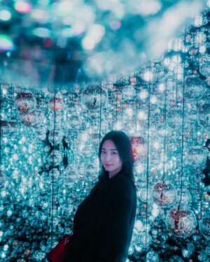 Megumi Instagram - 麻布台ヒルズにオープンしたチームラボへ。
今まで、ほとんどの展示に行かせて貰ってましたが、
今回の進化、凄まじかったです😭✨
日常で考えている事が、全て吹っ飛んで本当に楽しかったです！
日本の誇りだ😭
いつもありがとうー🌹🙏
@ghani.teamlab 
@teamlab 
皆様も是非行ってみてねー！最高ですよー！
#あの世感