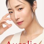 Megumi Instagram - お知らせです❤️ 長い時間をかけ準備してきた コスメブランド「Aurelie.」を本日ローンチさせて頂きました🌹 20代後半から、急激な肌荒れと皺が一気に増え、 気持ちが暗く沈む経験をしました。 そこで美容をやるぞ！と腹をくくり、 試したコスメは1000種類以上。 トライアンドエラーを繰り返しながらも約15年。 あの頃の肌荒れは改善され、 皺も随分薄くなってきました。 長年美容を続けた中で確信している事があります。 それは、美容をやれば必ず変わる事。 そして、肌が変われば心が変わり、 心が変われば行動が変わり、人生が変わる事。 大袈裟ではなく本当にそう思います。 そんな私の経験をお伝えするべく この度コスメブランド「Aurelie.」 を立ち上げました。オレリーと読みます。 「Aurelie.」とはフランス語で「輝く」という意味です。 輝くという事は自分に自信を持つ事だと 私は感じています。 それは日々の小さな積み重ねから生まれてくる物だと思います。 忙しい皆さんにも手軽に使って頂けるような 効果的でシンプルなスキンケアを 簡単に使える容器で作りました。 「Aurelie.」のスキンケアをコツコツ続けて頂き、 皆さんのお肌と心が輝く物になりますよう 心の底から願っています。 @aurelie.japan have spent a long time preparing "We launched the cosmetics brand ""Aurelie.""" today🌹" From my late 20s, I experienced a sudden increase in rough skin and wrinkles, and my heart sank darkly. Then she said, "I'm going to do some beauty!" and made up her stomach, There are more than 1,000 kinds of cosmetics that I tried. with repeated tri-and-error attempts About 15 years. The rough skin of those days has improved, The wrinkles are getting much thinner. There is something I am sure of after many years of beauty treatment. That's something that always changes when you do beauty. And when your skin changes, your mind changes, If you change your mind, your behavior will change, and your life will change. I'm not exaggerating. I really think so. I want to share with you my experience Cosmetic brand Aurelie has been launched.I'll read it as O'Leary. "Aurelie." means "shining" in French That's what it means. Shining means having confidence in yourself I'm feeling it. I think it comes from a small pile of things every day. It's easy for busy people to use it Make skin care effective and simple I made it with an easy-to-use container. "We hope that ""Aurelie.""" skincare will continue to shine on your skin and heart." I sincerely hope so.